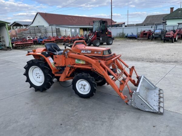 Kubota B15 Bulltra Rakodós traktor