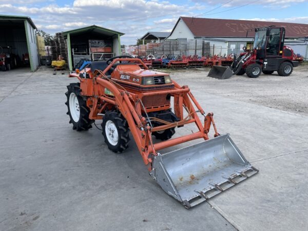 Kubota B15 Bulltra Rakodós traktor