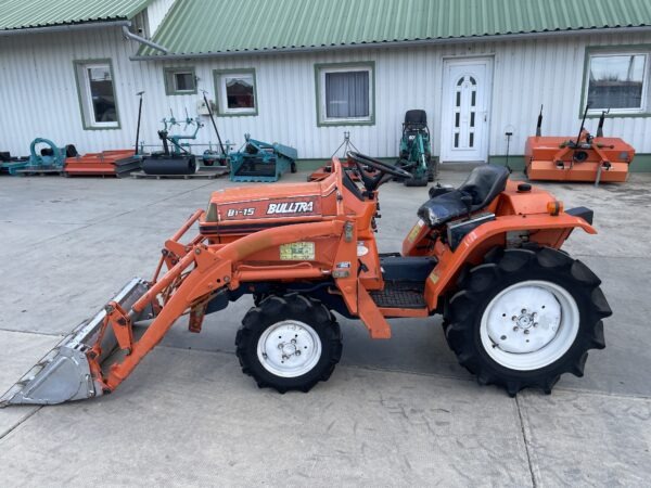 Kubota B15 Bulltra Rakodós traktor