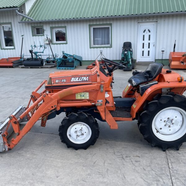 Kubota B15 Bulltra Rakodós traktor