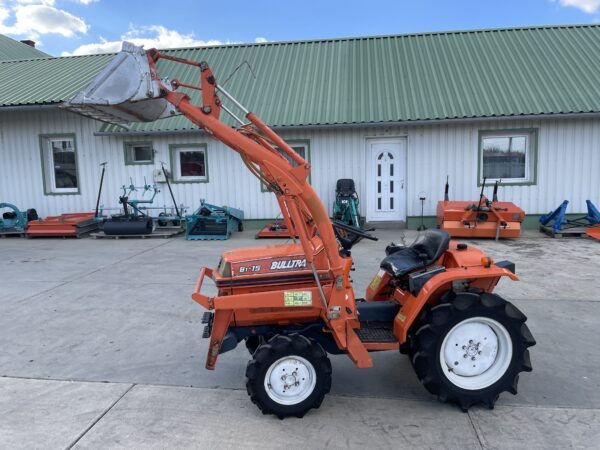Kubota B15 Bulltra Rakodós traktor