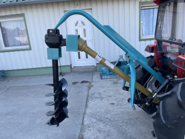 traktor hajtású gödörfúró