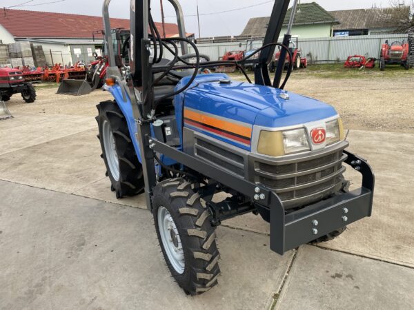 Iseki TF223F Rakodós traktor (1)