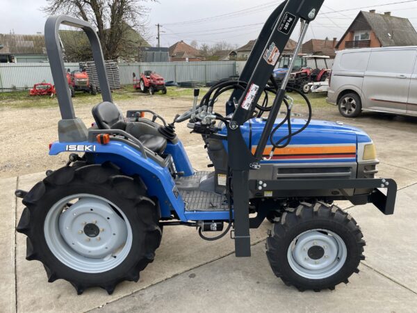 Iseki TF223F Rakodós traktor (1)