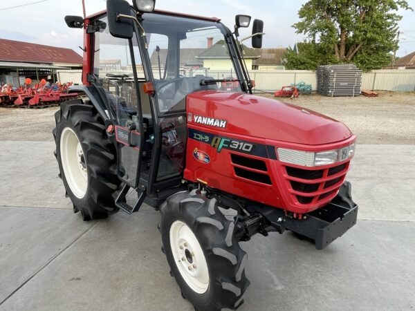 Yanmar AF310 Fülkés traktor