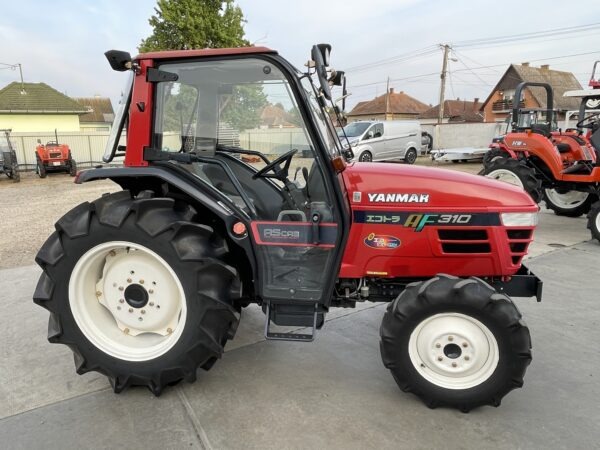 Yanmar AF310 Fülkés traktor