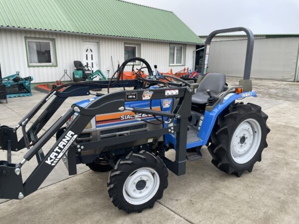 Iseki Sial 223 Rakodós traktor (2)