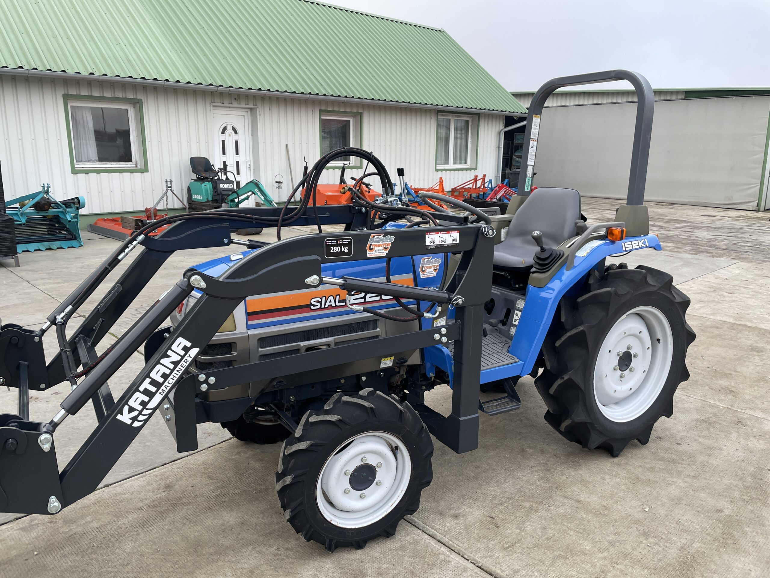 Iseki Sial 223 Rakodós traktor (2) (Foglalva)