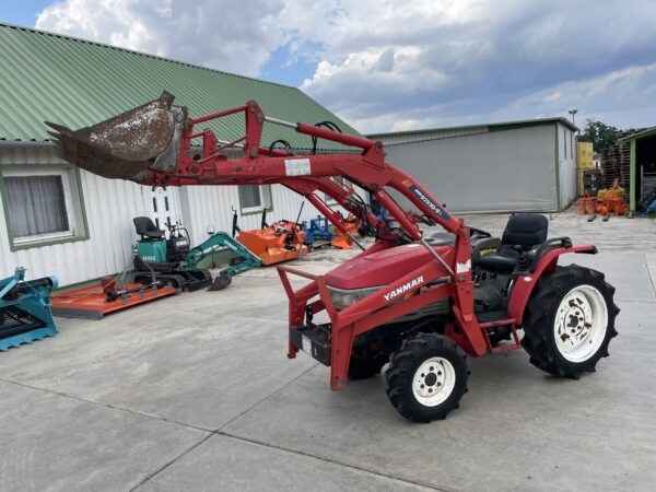 Yanmar F180 Rakodós traktor