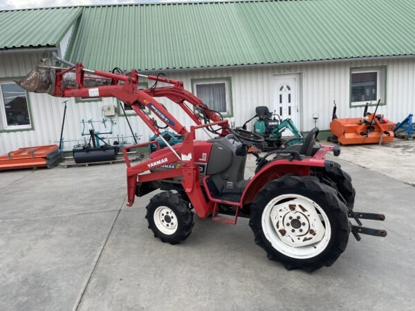 Yanmar F180 Rakodós traktor