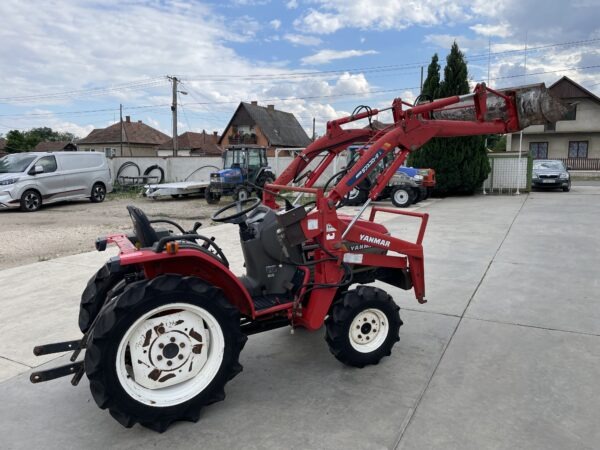 Yanmar F180 Rakodós traktor