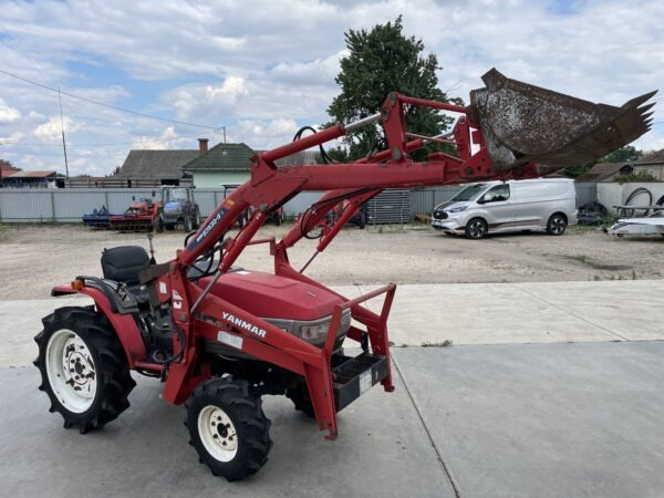 Yanmar F180 Rakodós traktor