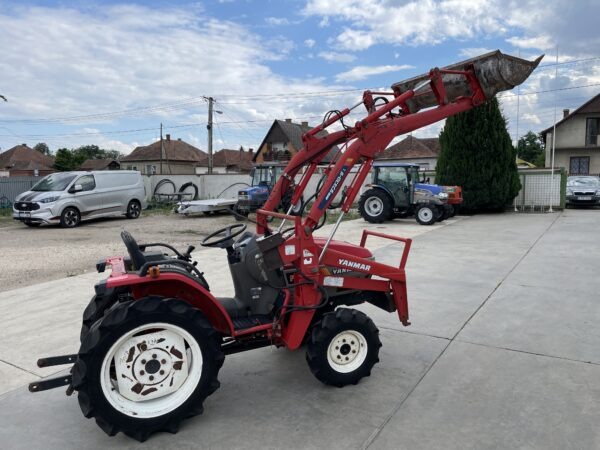 Yanmar F180 Rakodós traktor