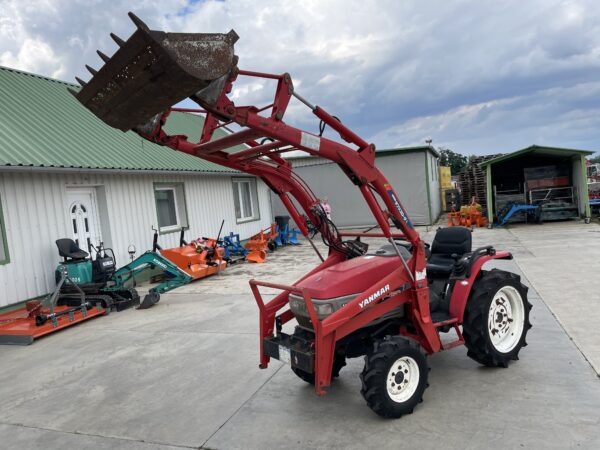 Yanmar F180 Rakodós traktor