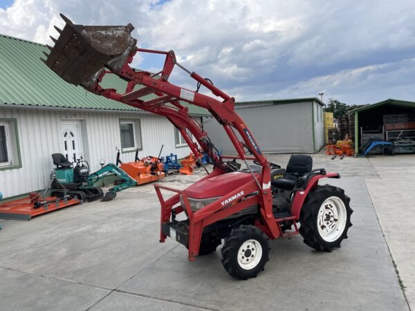 Yanmar F180 Rakodós traktor