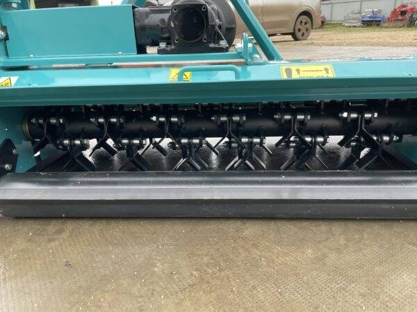 Vízszintes tengelyű szárzúzó Y pengével