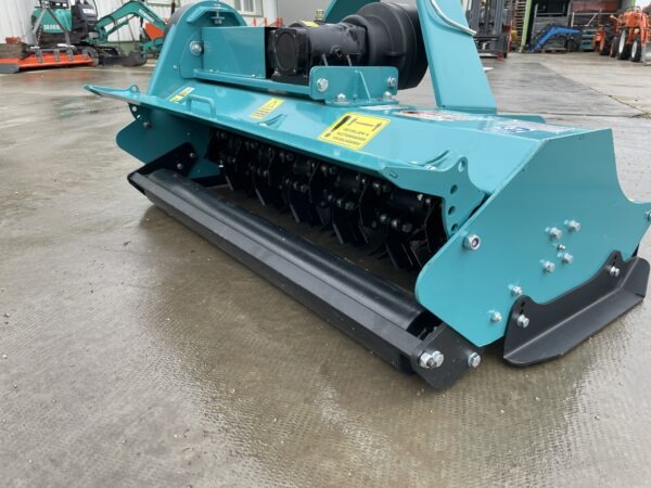 Vízszintes tengelyű szárzúzó Y pengével